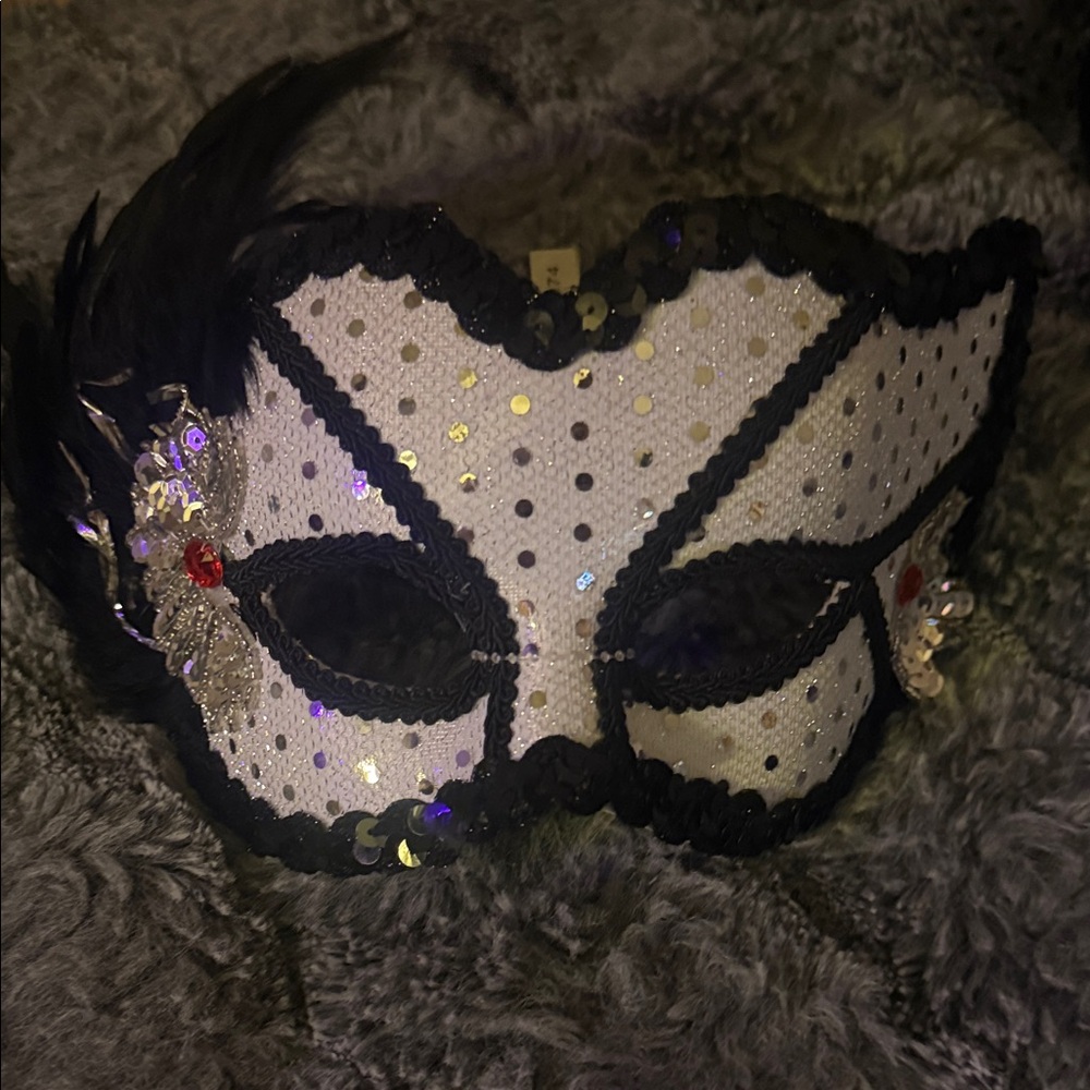 Elegant Black and White Sequin Mask